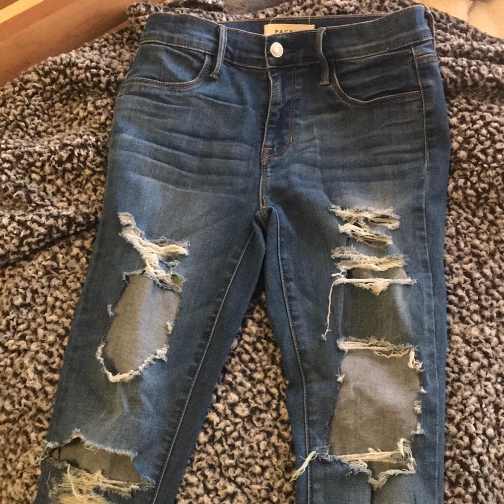 Dark blue jeans! You can offer:)